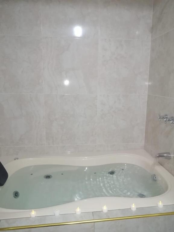 Koupelna v ubytování Hotel Incas Suite, con Aguas Termomedicinales