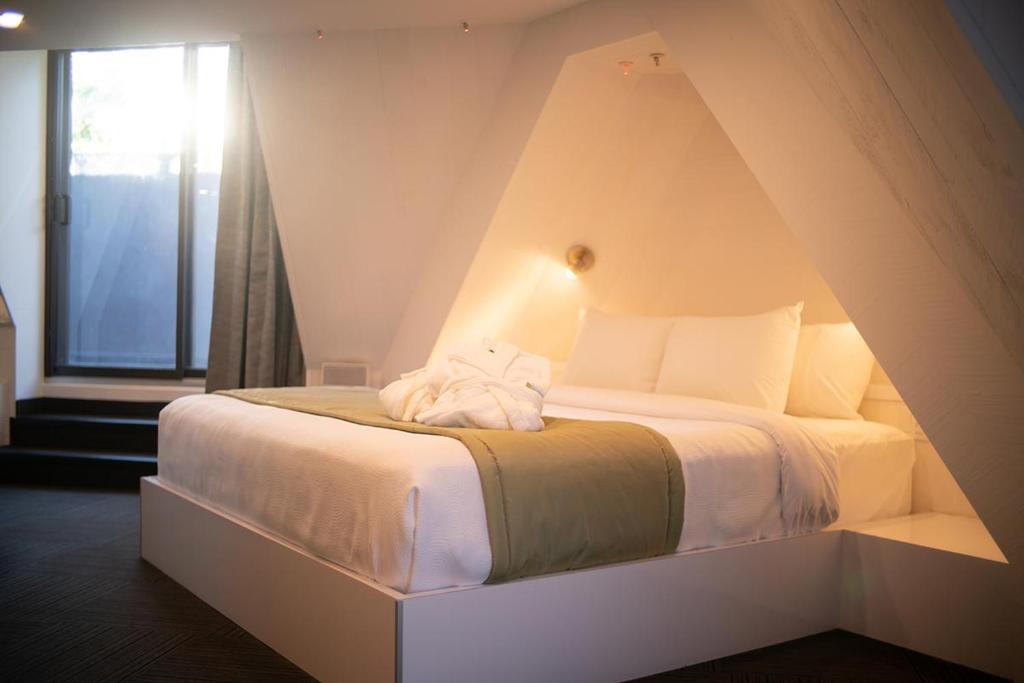 Postel nebo postele na pokoji v ubytování Hôtel Le Rivage