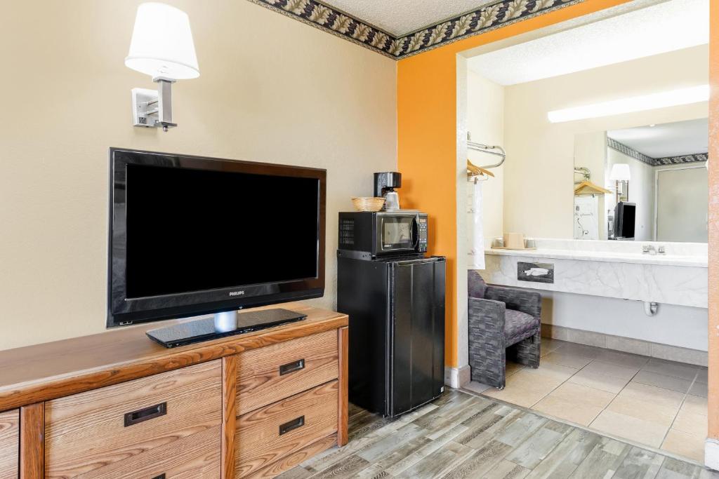 Knights Inn Madera photo