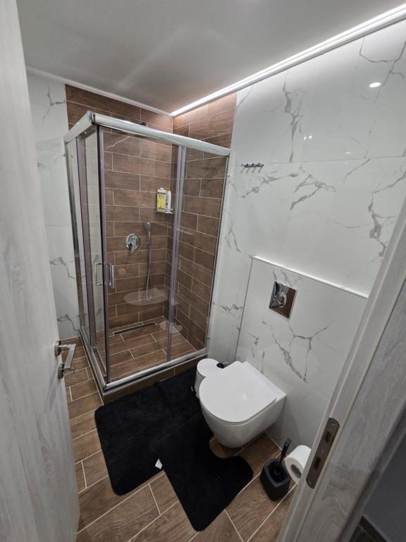 GREKO HOME WITH FREE PRIVATE PARKINg - 4