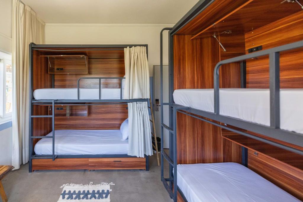 Postel nebo postele na pokoji v ubytování MUTE Hostel Milfontes