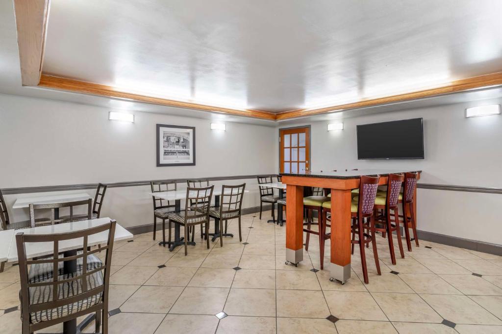 Best Western Plus Knoxville Cedar Bluff photo