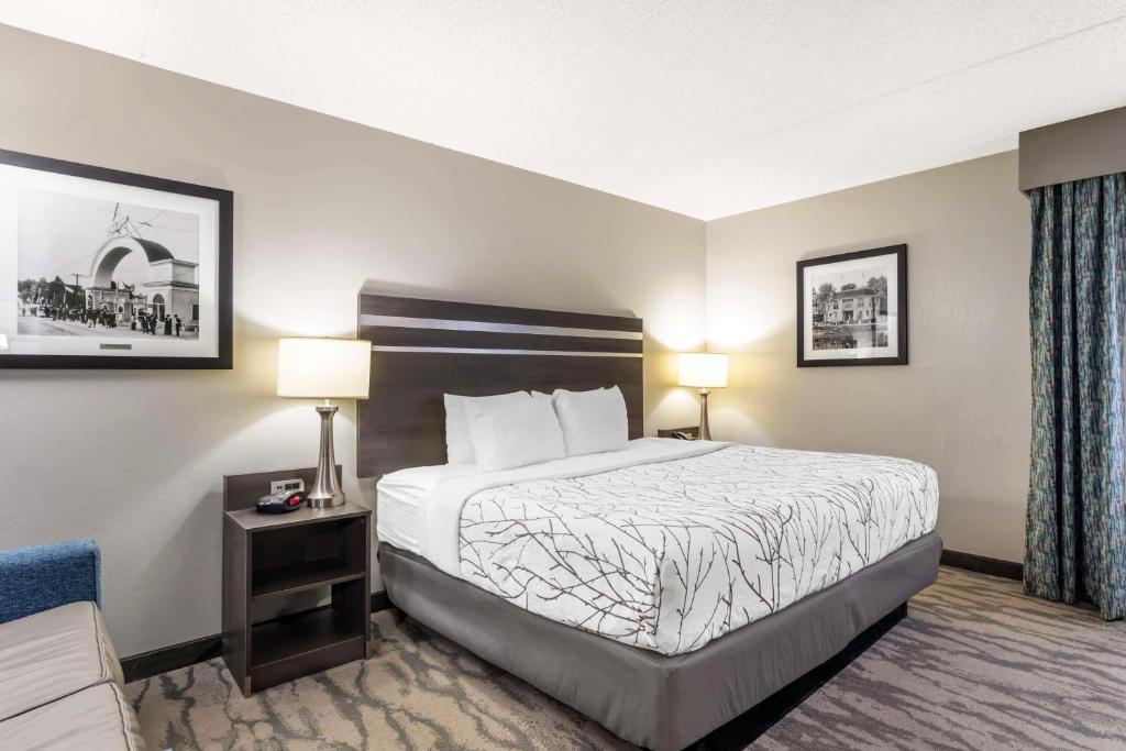 Best Western Plus Knoxville Cedar Bluff - King Room With Roll-In Shower - Disability Access