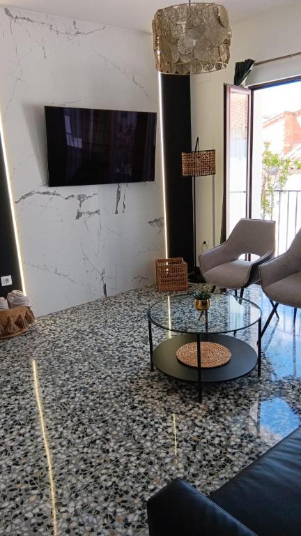 TV a/nebo společenská místnost v ubytování APARTAMENTOS FERNANDO III EL SANTO