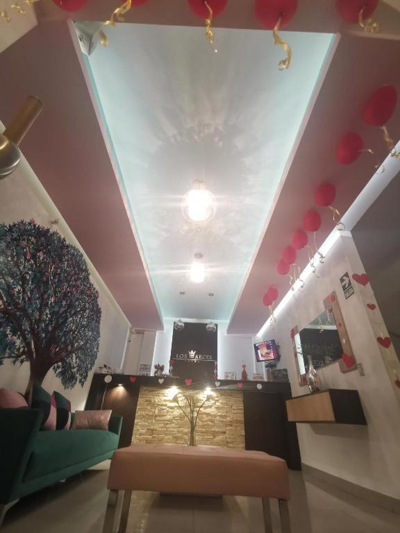 TV a/nebo společenská místnost v ubytování LOS ARCES HOTEL