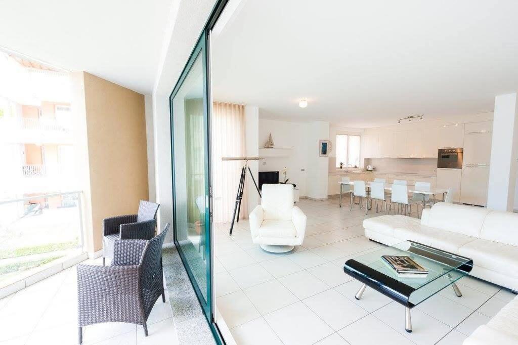 Modern 3 bedroom apartment on Lake Maggiore - Departamento