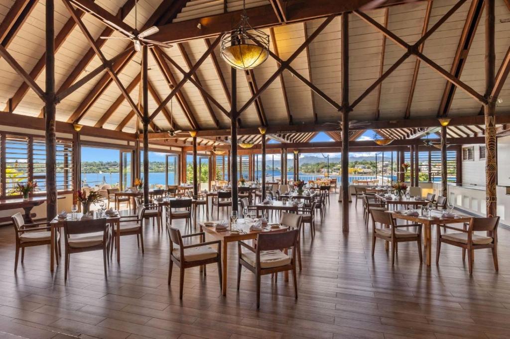 Restaurace v ubytování Iririki Island Resort & Spa