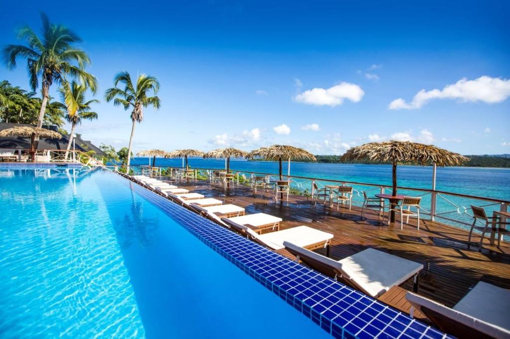 Bazén v ubytování Iririki Island Resort & Spa nebo v jeho okolí