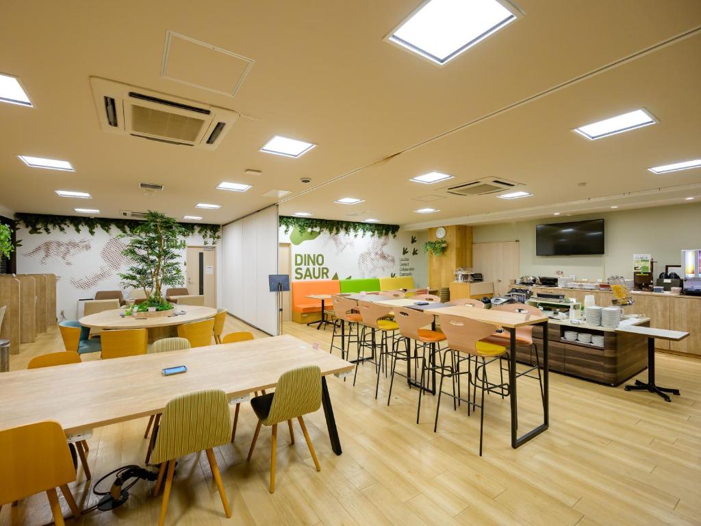 TV a/nebo společenská místnost v ubytování Hotel Econo Fukui Station