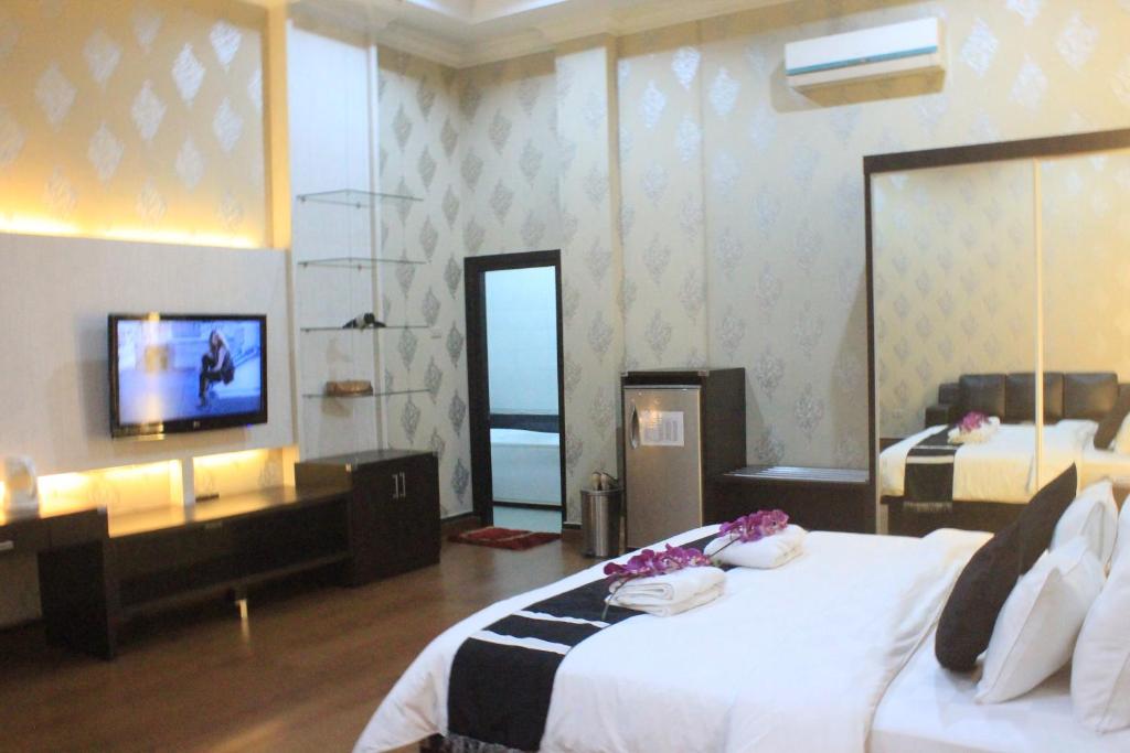 Postel nebo postele na pokoji v ubytování Hotel Harmony In & Karaoke