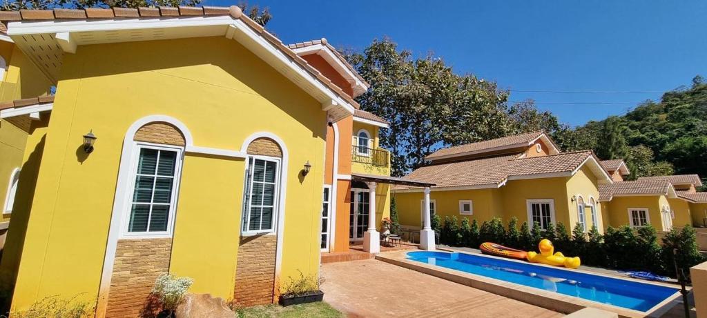 Πισίνα στο ή κοντά στο Vista Del Monte Khaoyai