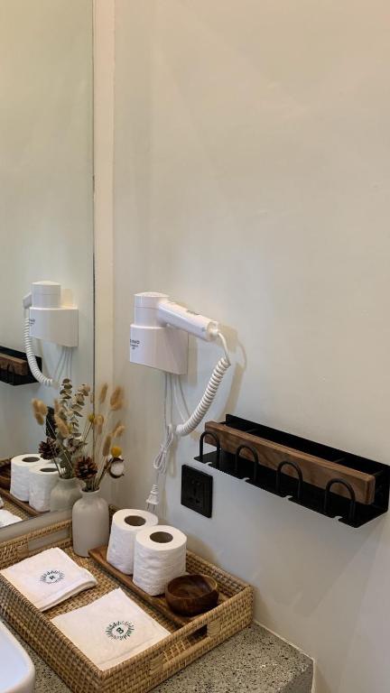 Příslušenství pro přípravu čaje a kávy v ubytování Bahandi Hotel