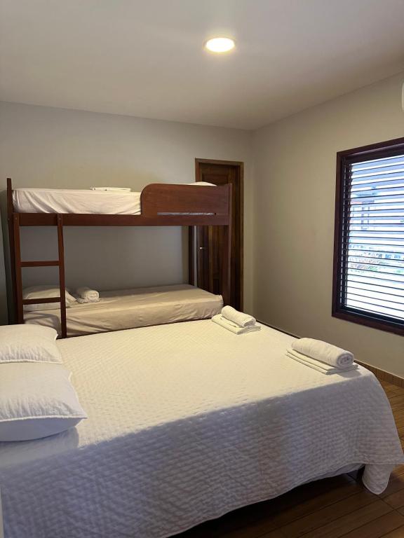 Postel nebo postele na pokoji v ubytování Rio Claro Comfort Hostel e Suítes