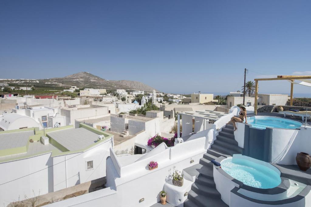 Bazén v ubytování Simantiri Private Villa nebo v jeho okolí