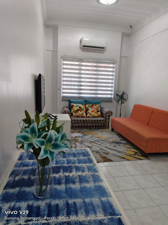 Posezení v ubytování Santorini by Loteloft at Bukit Merah Laketown