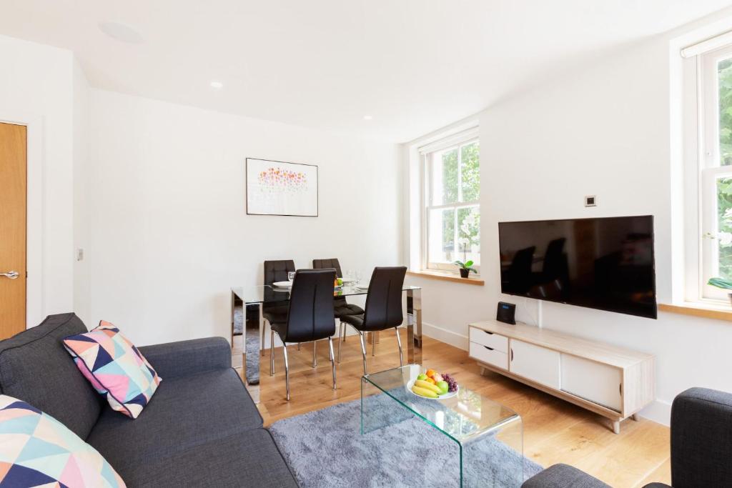 Televizorius ir (arba) pramogų centras apgyvendinimo įstaigoje Fitzrovia & Bloomsbury - 1BR - CityApartmentStay