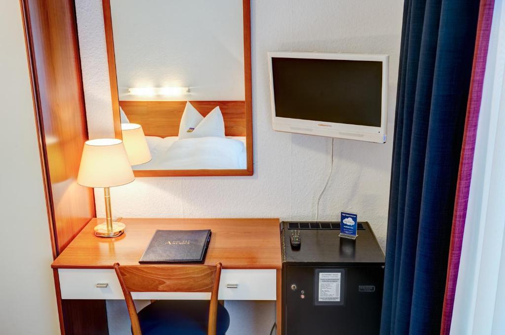 TV a/nebo společenská místnost v ubytování Hotel Antares München