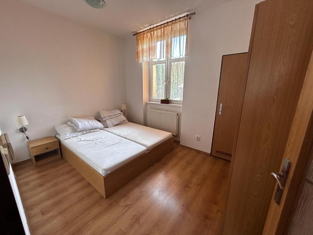 En eller flere senge i et værelse på Ubytovna Dolní Dunajovice