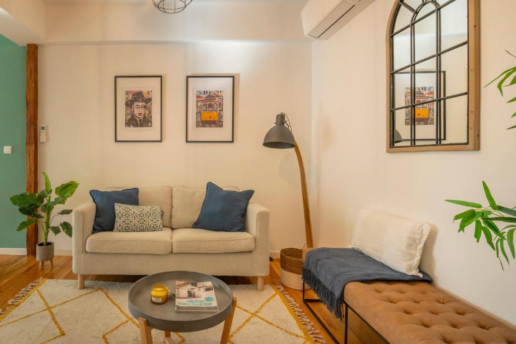 Superb Apartments Overlooking Graça in Lisbon - 3