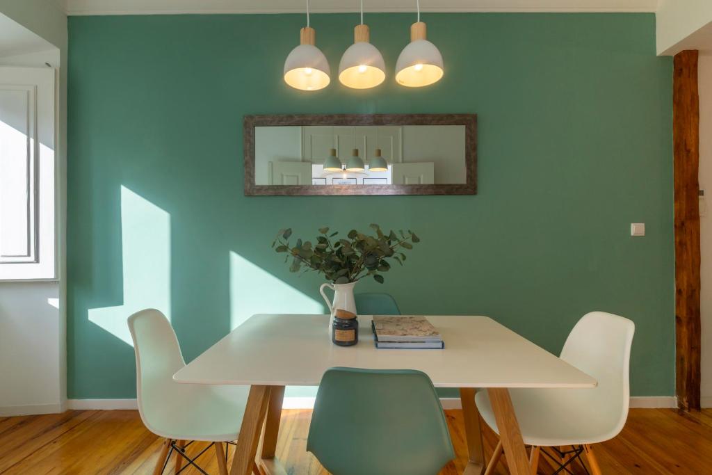 Superb Apartments Overlooking Graça in Lisbon - 18