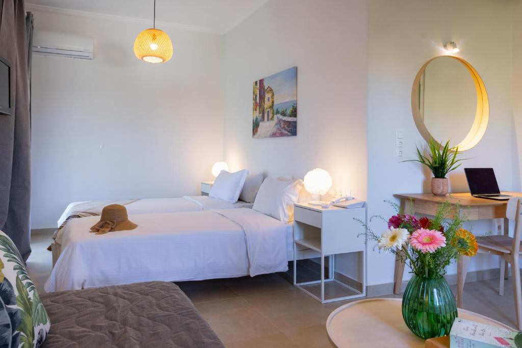 Postel nebo postele na pokoji v ubytování Hotel Bretagne