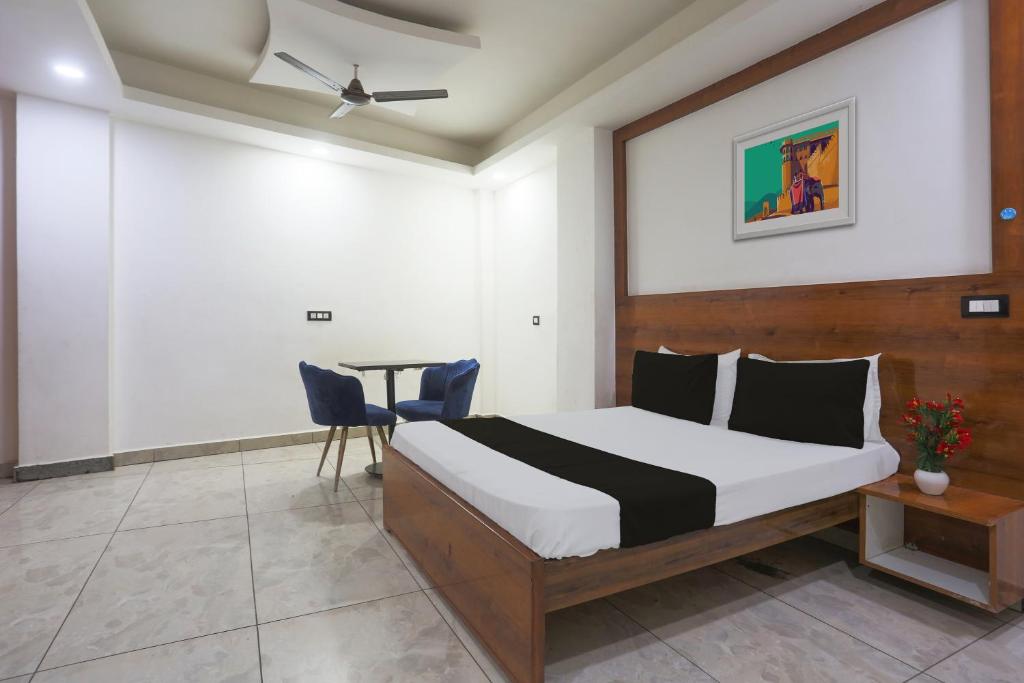 a bedroom with a bed and a table and chairs at OYO HIGHWAY RESIDENCY in Gurgaon