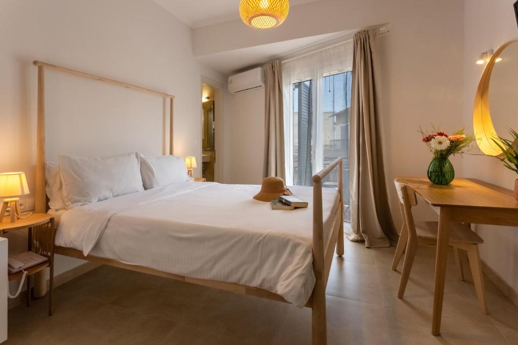 Postel nebo postele na pokoji v ubytování Hotel Bretagne