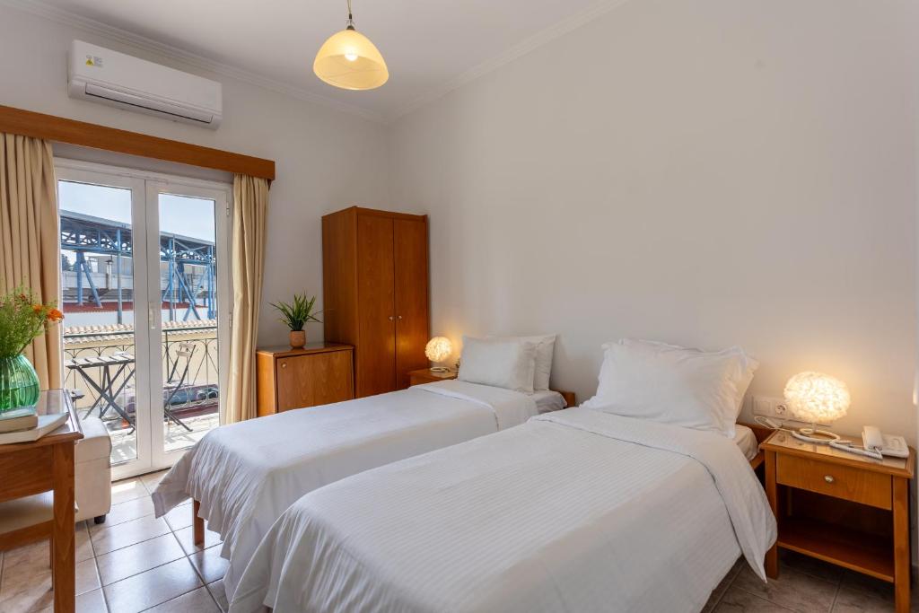 Postel nebo postele na pokoji v ubytování Hotel Bretagne
