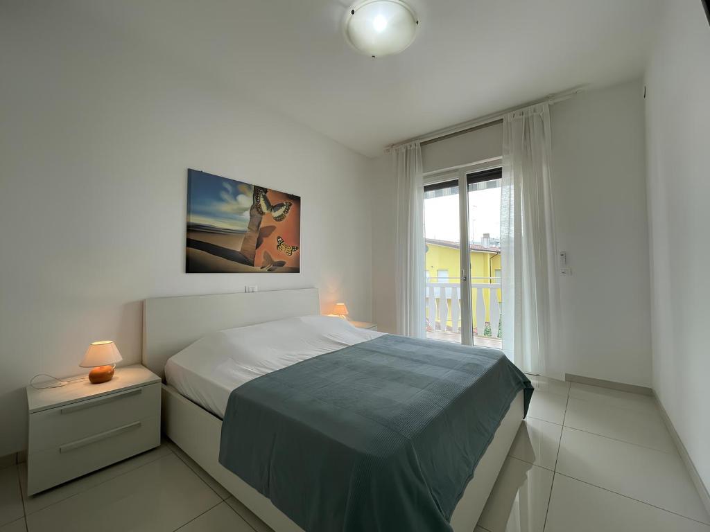 Кровать или кровати в номере Appartamento Al Faro I TerraceRelax&Parking