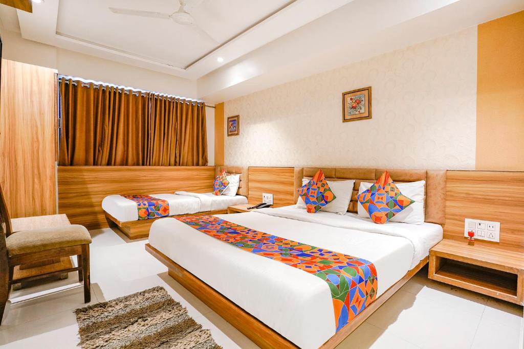 Gallery image of FabHotel Kingsway in Ahmedabad