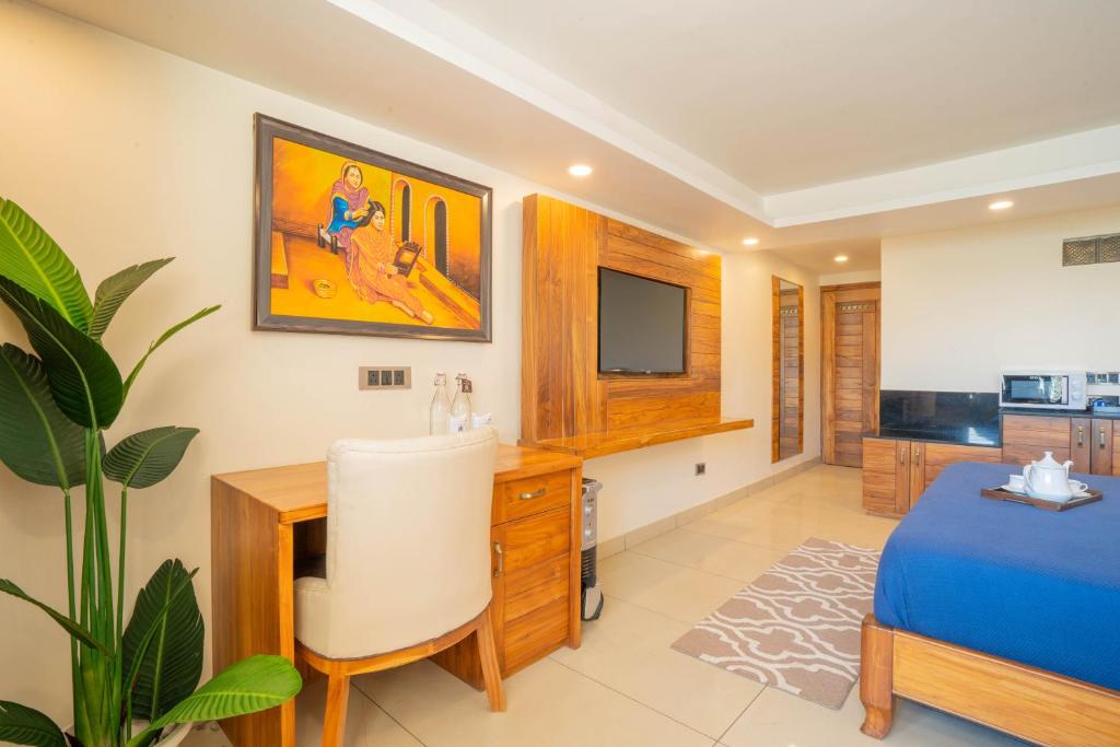 TV a/nebo společenská místnost v ubytování Perfectstayz Mokshada Suites