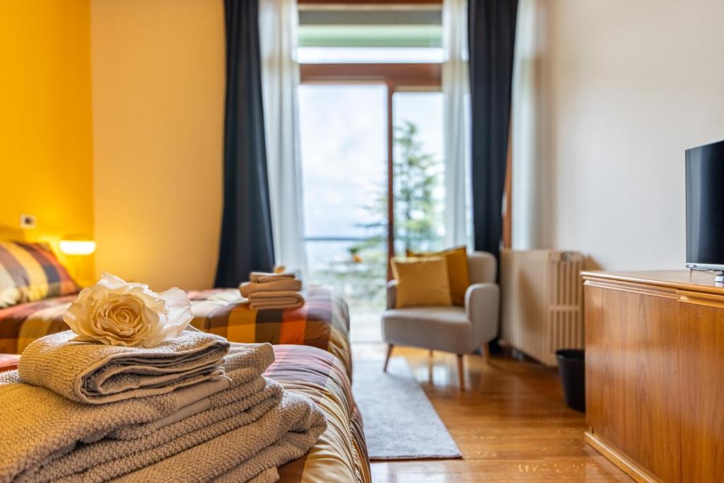 Postel nebo postele na pokoji v ubytování Al Castagneto Foresteria Lombarda
