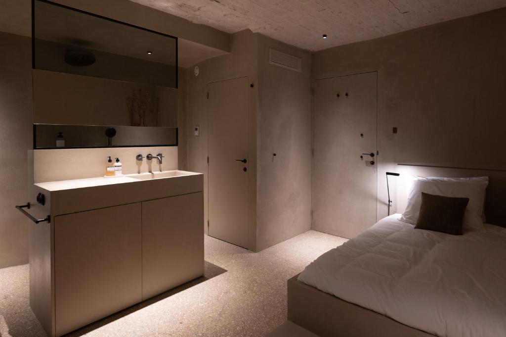 Postel nebo postele na pokoji v ubytování Luxe in Het Posthuis - nieuwe Stijlvolle Verblijven in Oud-Rekem