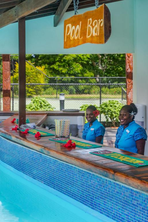 Bazén v ubytování Iririki Island Resort & Spa nebo v jeho okolí