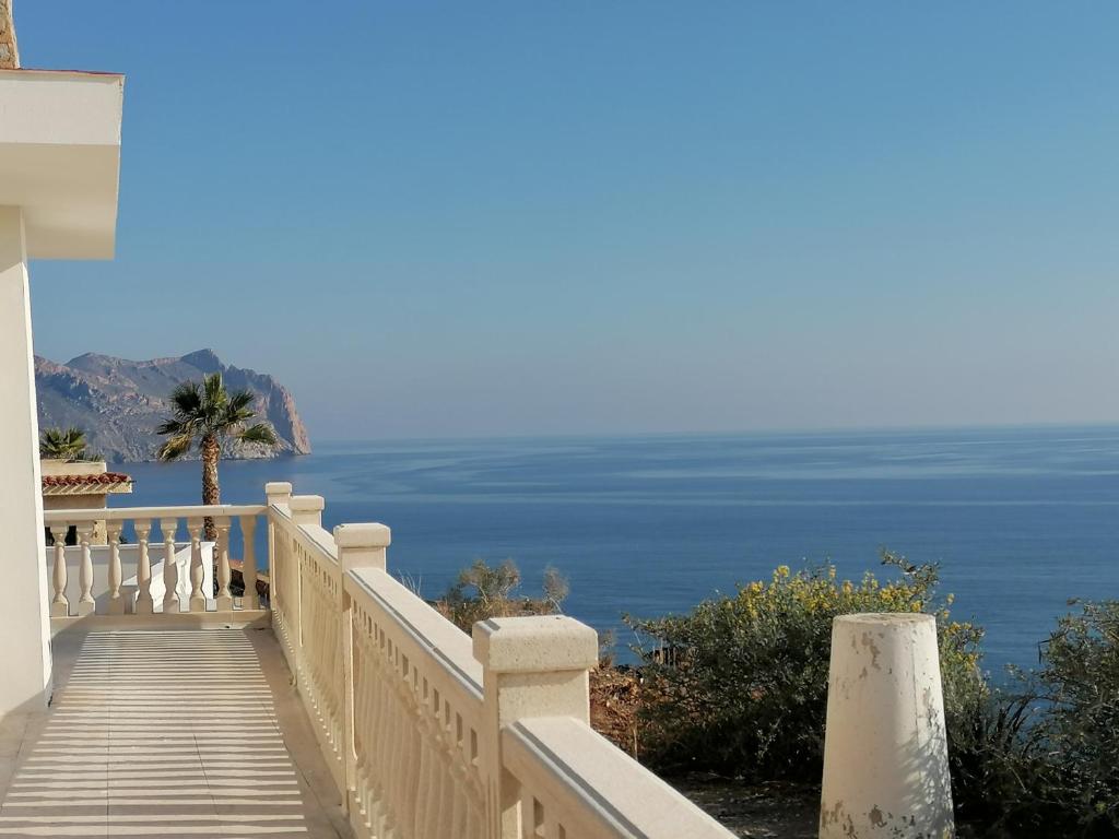 balcón con vistas al océano en Casa Mar, en Águilas