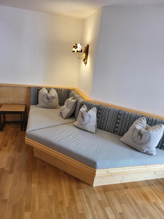 Zum Eichhof - Two-Bedroom Apartment With Balcony