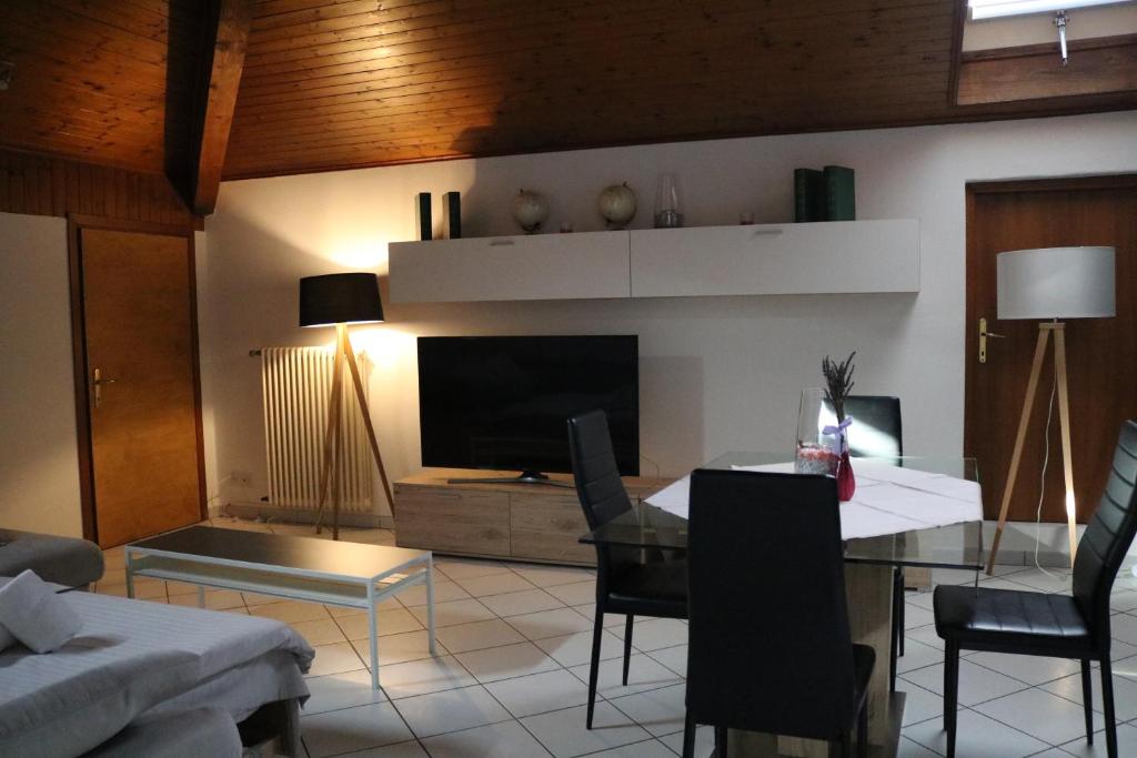 TV a/nebo společenská místnost v ubytování Borgovecchio Albergo