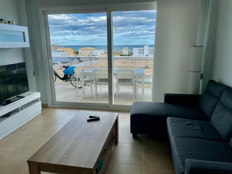 a living room with a couch and a table at Apartamento frente al mar in Oliva