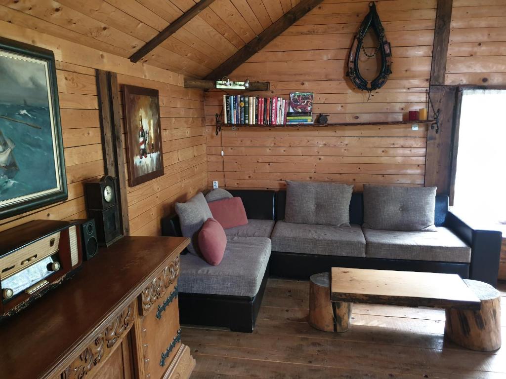 Istumisnurk majutusasutuses Log cabin