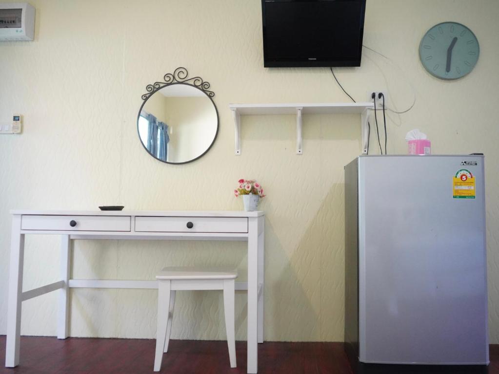 RoomQuest Amphawa Floating Market - Deluxe King Studio