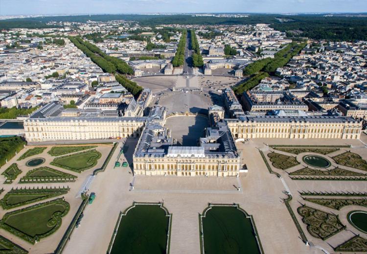Nespecifikovaný výhled na destinaci Versailles nebo výhled na město při pohledu z prázdninového domu