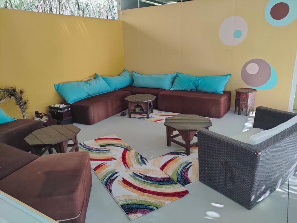 Posezení v ubytování VinSan Glamping & Wellness Centre