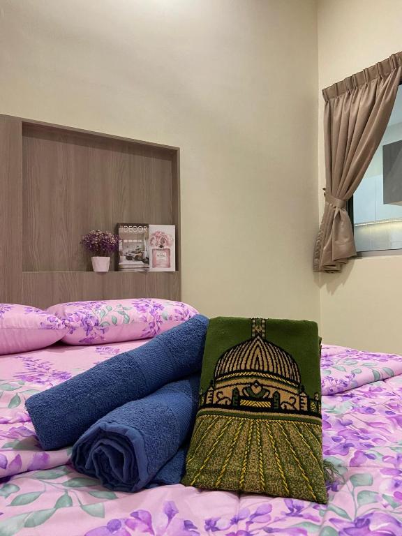 Postel nebo postele na pokoji v ubytování Homestay Khan'Da Teluk Intan