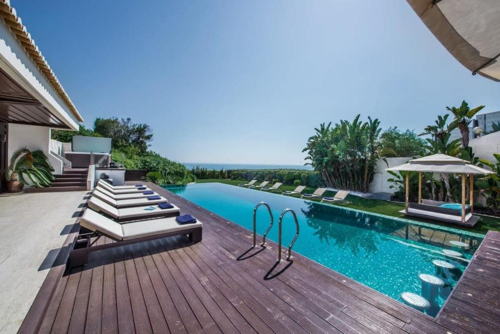 Bazén v ubytování Villa Plage Grande - Superstar luxury - Beachtop nebo v jeho okolí
