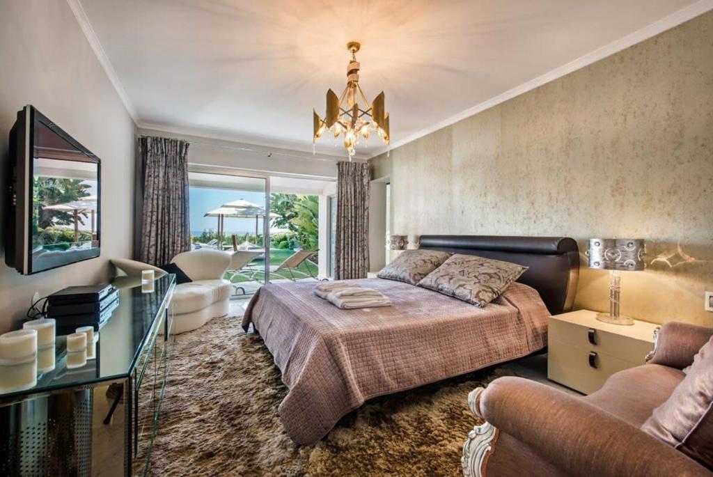 Postel nebo postele na pokoji v ubytování Villa Plage Grande - Superstar luxury - Beachtop