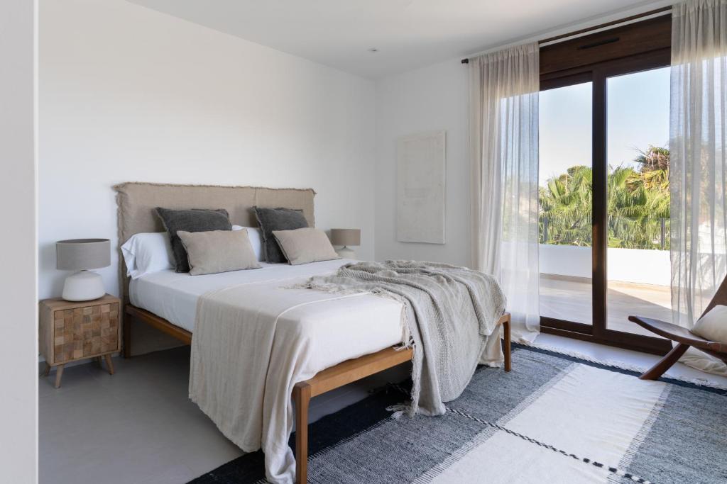 A bed or beds in a room at Villas Guzman - Artista