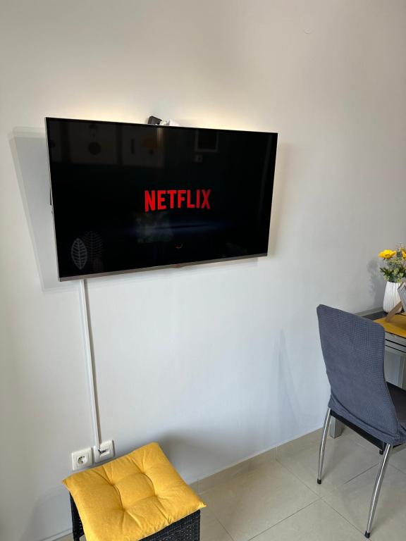 TV a/nebo společenská místnost v ubytování FK Maison