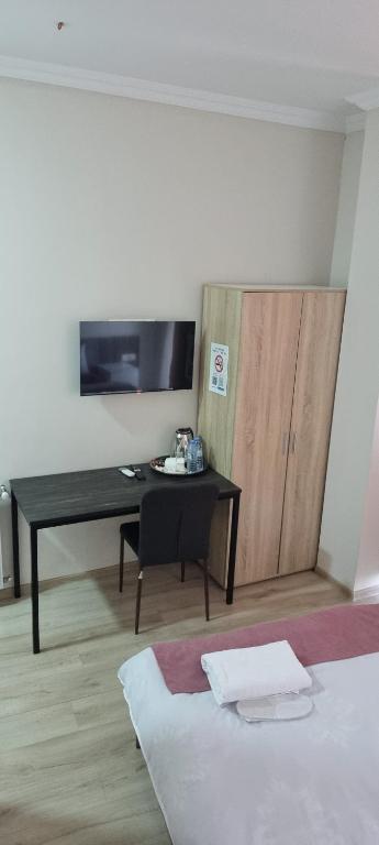TV a/nebo společenská místnost v ubytování MAHALI HOTEL