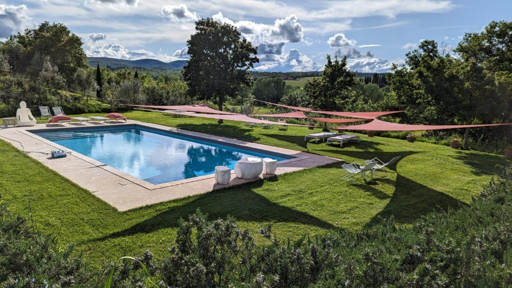Bazén v ubytování Siena House nebo v jeho okolí