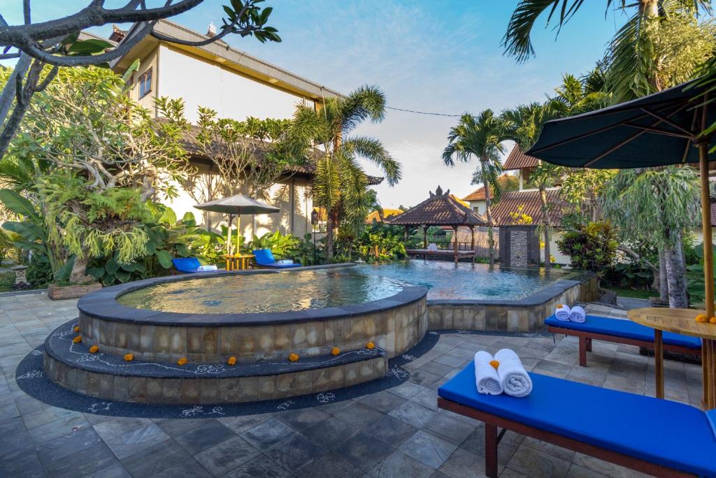 Swimmingpoolen hos eller tæt på Loka Pala Villa